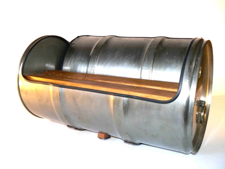 Стулья из металлических бочек