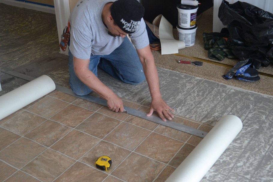 Укладка плитки на пол