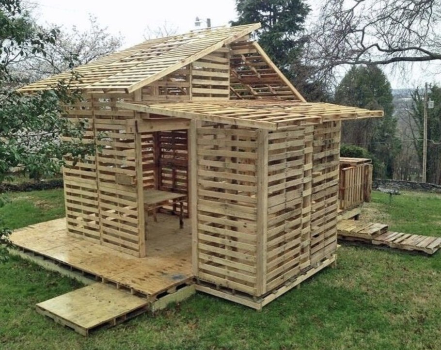 Беседка из поддонов