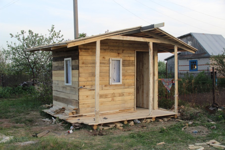 Бытовка из поддонов