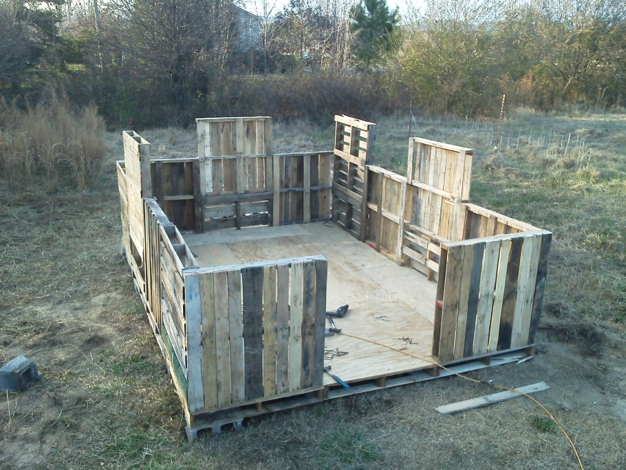 Сарай из европоддонов