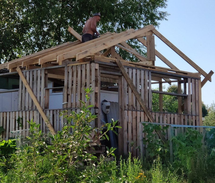 Баня из поддонов