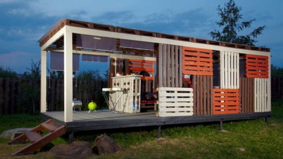 Гараж из европоддонов