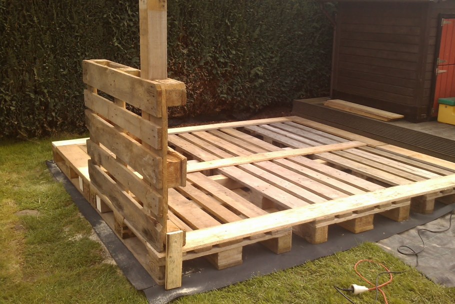 Постройки из поддонов для дачи