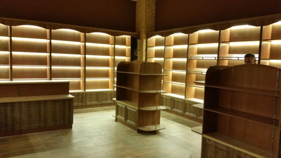 Деревянные витрины для магазина