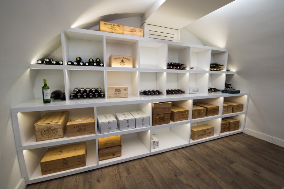 Полки в подвале