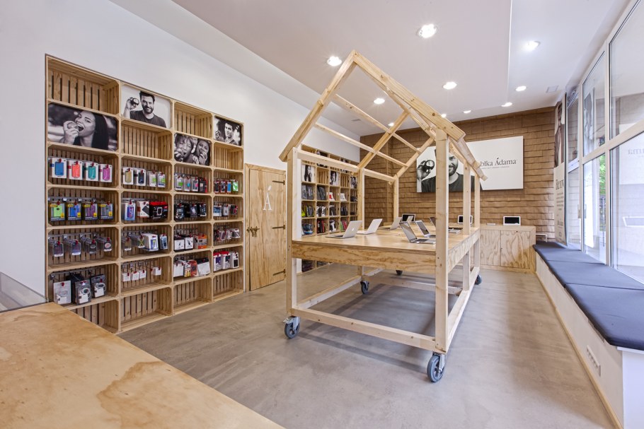 Деревянные конструкции в интерьере магазина