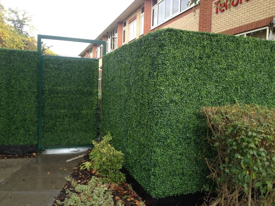 Патио из дерева на даче