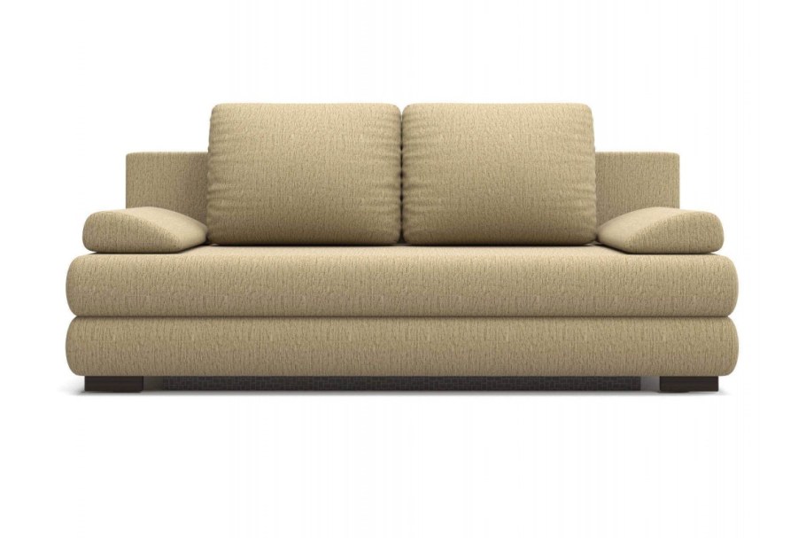 Отдыхает на диване