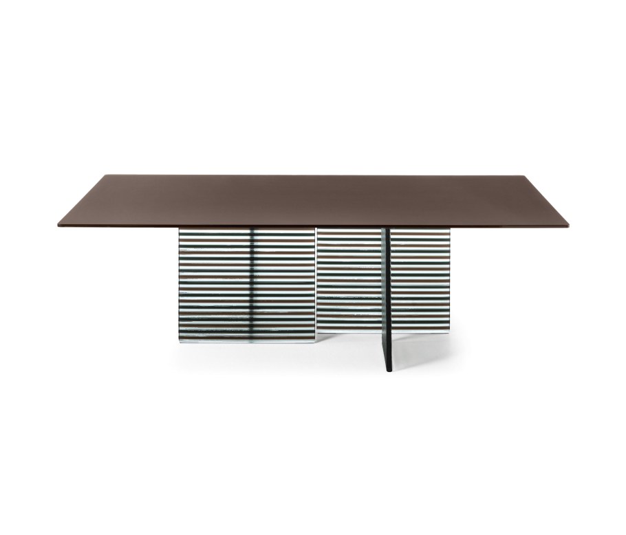 Дизайнерские столы из стекла