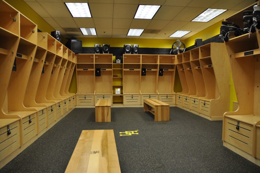 Хоккейная раздевалка