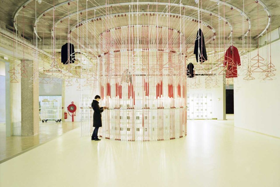 Гардероб в музее современный