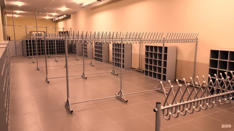 Вешалки для гардероба в школе