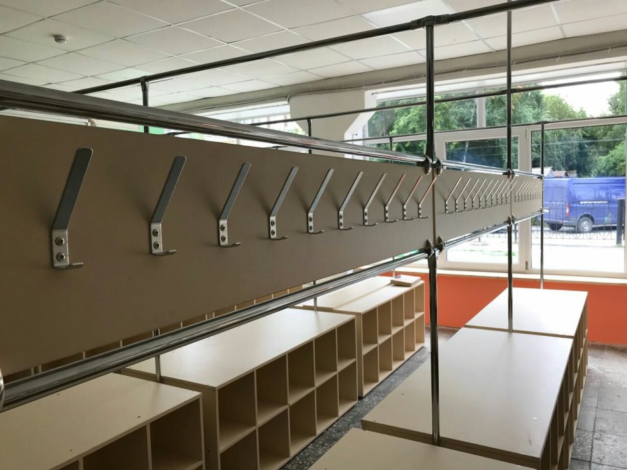 Современные гардеробы в общественных местах