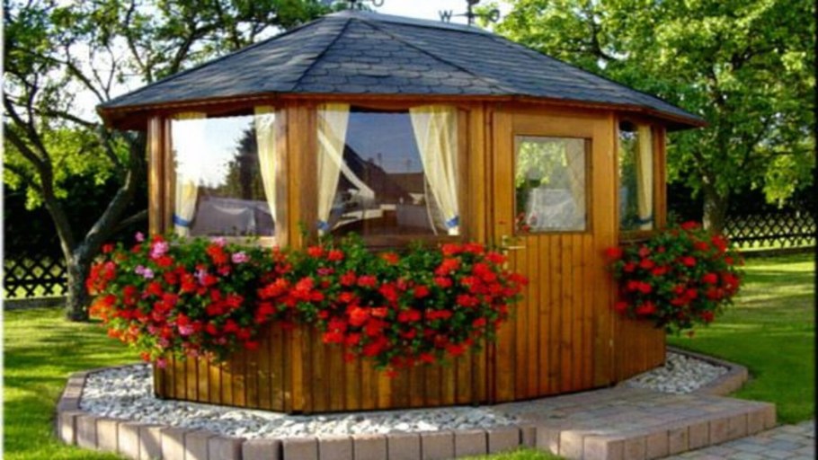 Украсить беседку на даче