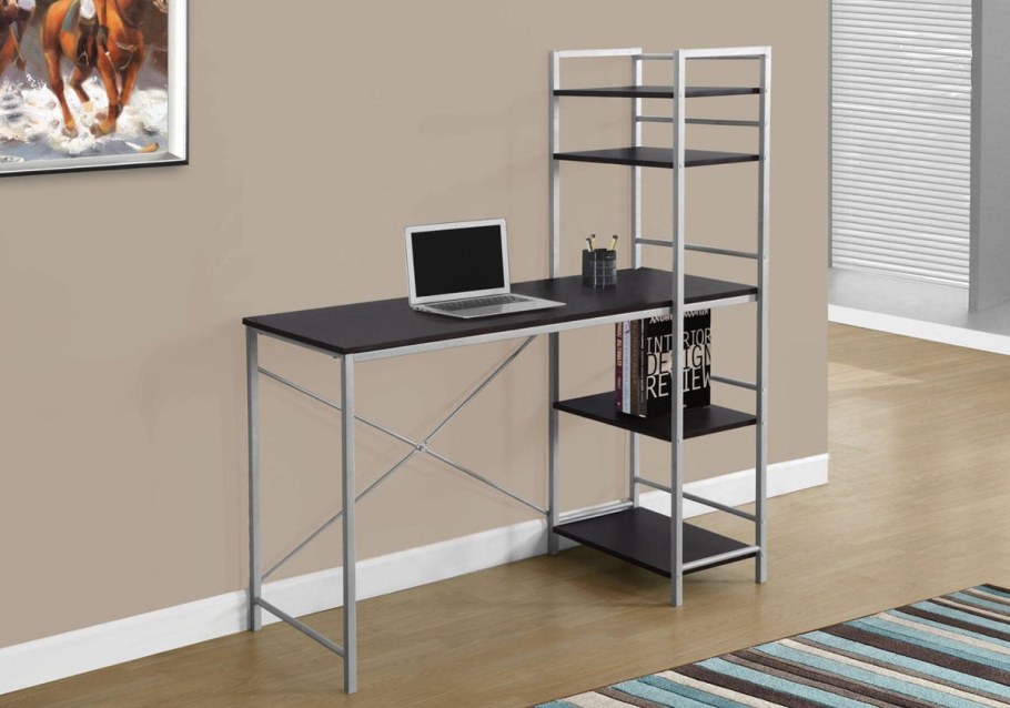 Компьютерный стол на металлическом каркасе