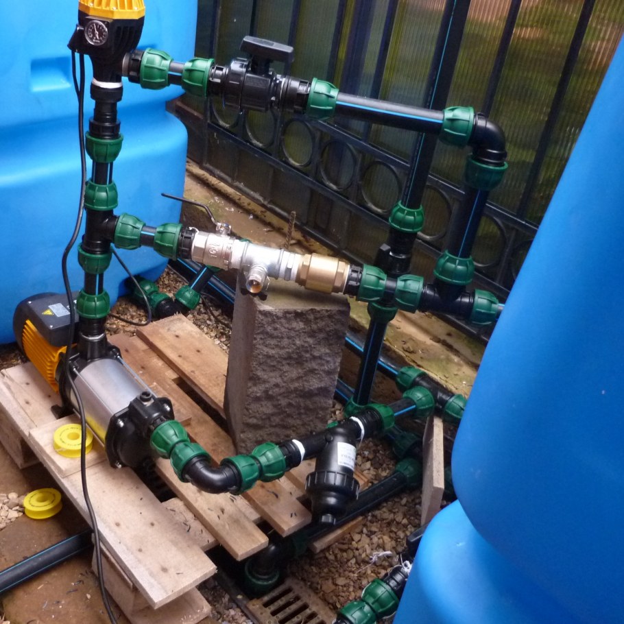 Водопровод для полива на даче