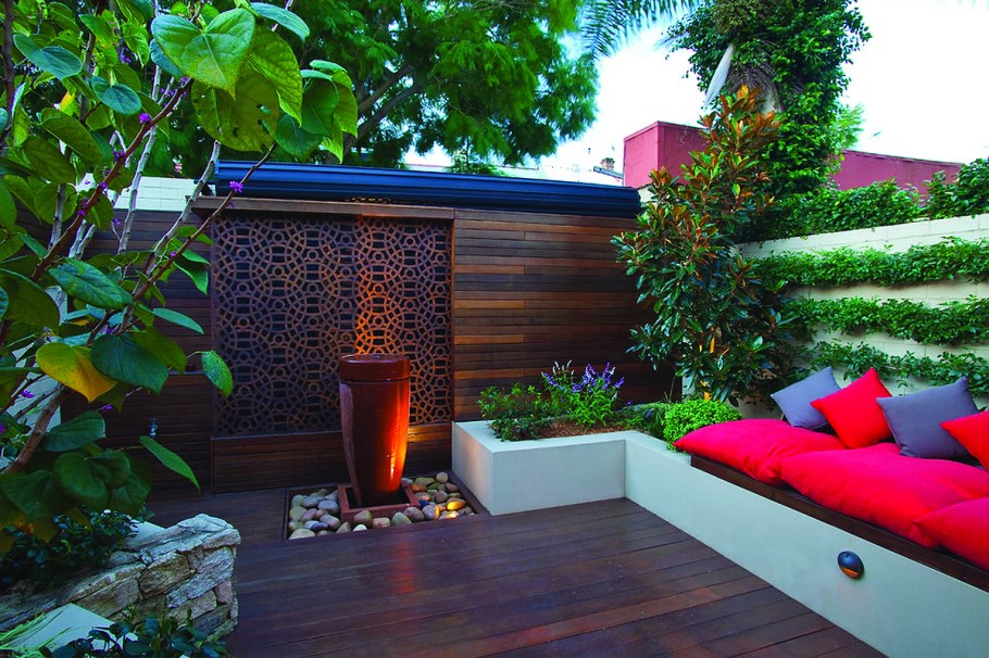 Зона отдыха на участке частного дома