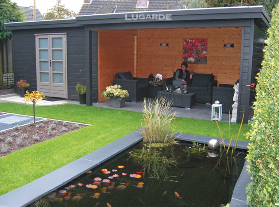 Постройки во дворе