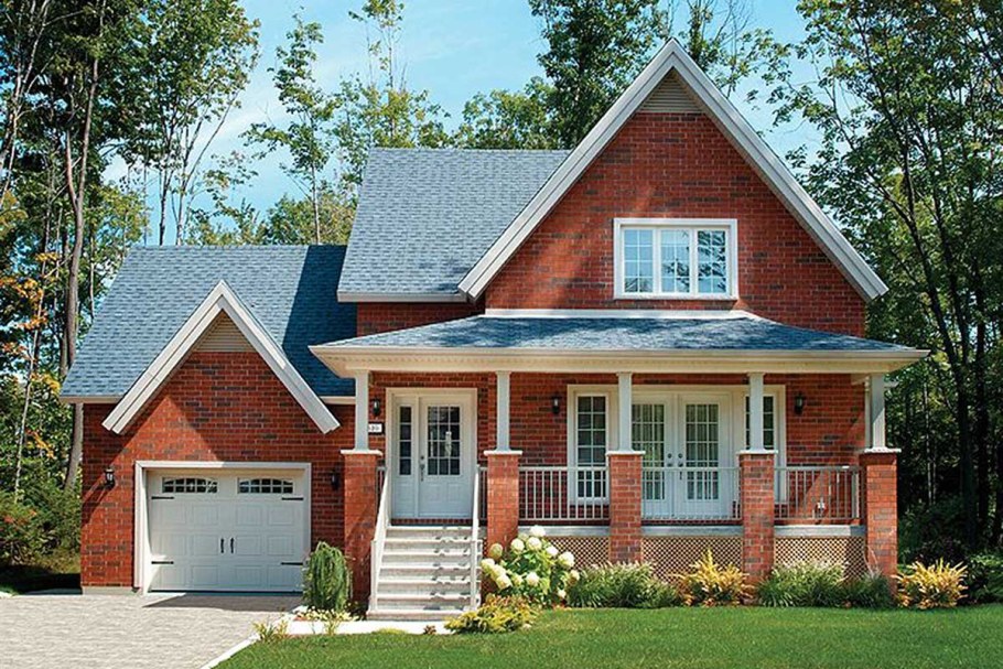 Деревенский кирпичный дом