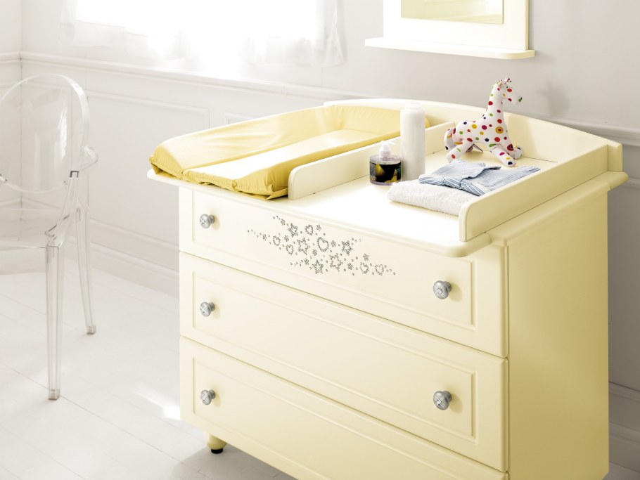 Пеленальный столик