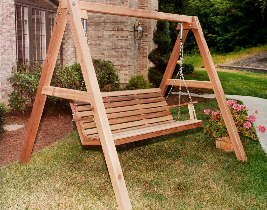Качели деревянные