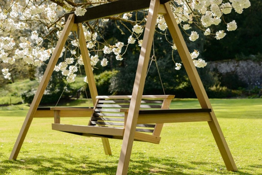 Качели деревянные