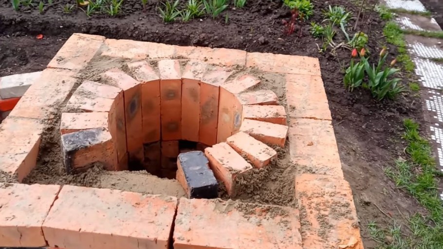 Печь для казана на из старого кирпича