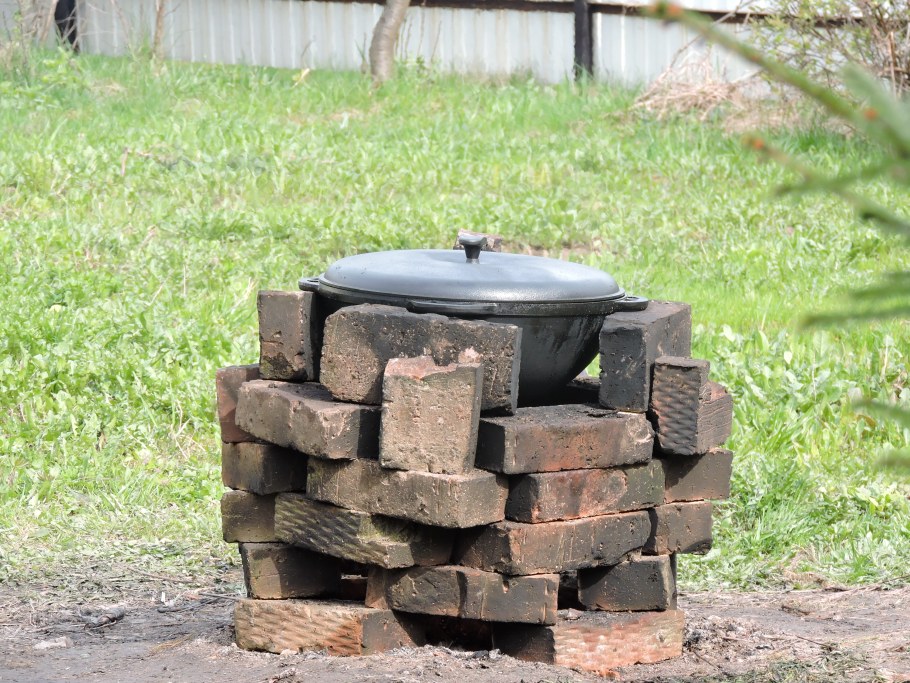 Подставка под казан из кирпича