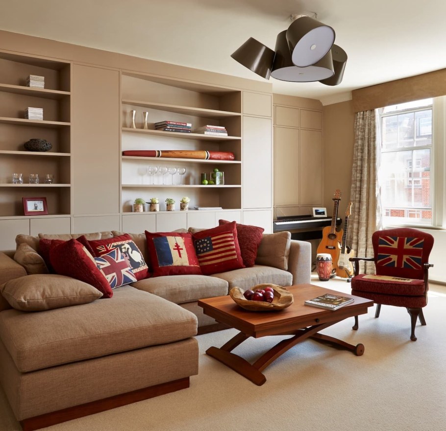 Комната с двумя диванами