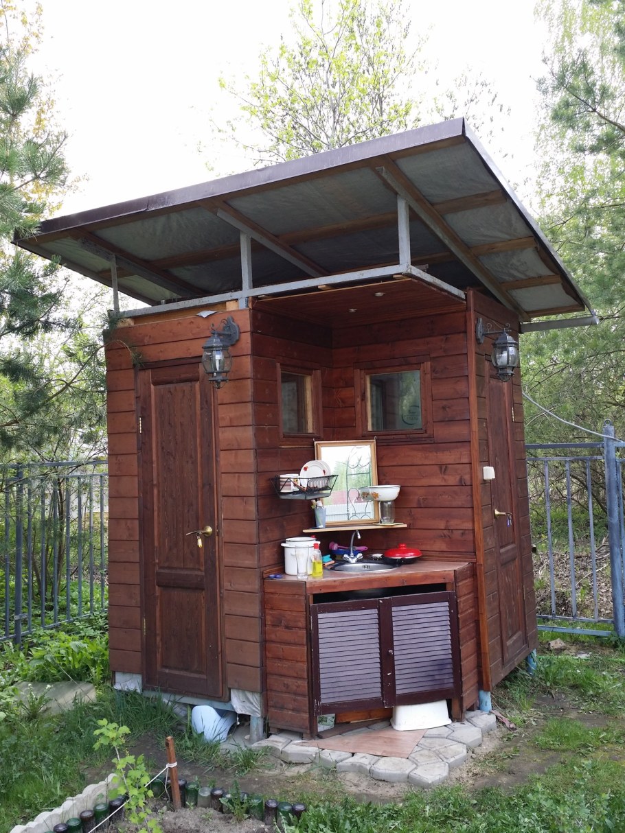 Дачный туалет с душем