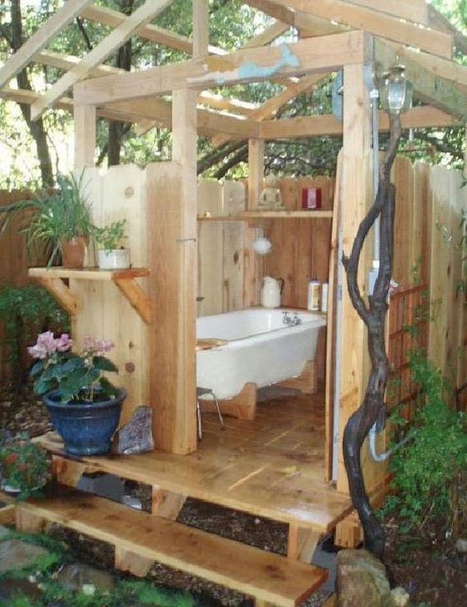 Дачный туалет внутри