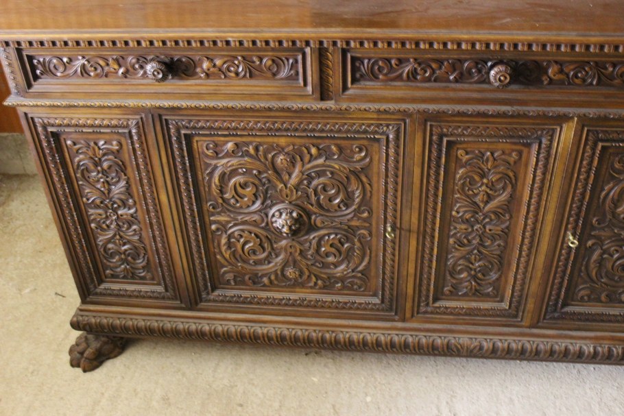Антикварный резной комод
