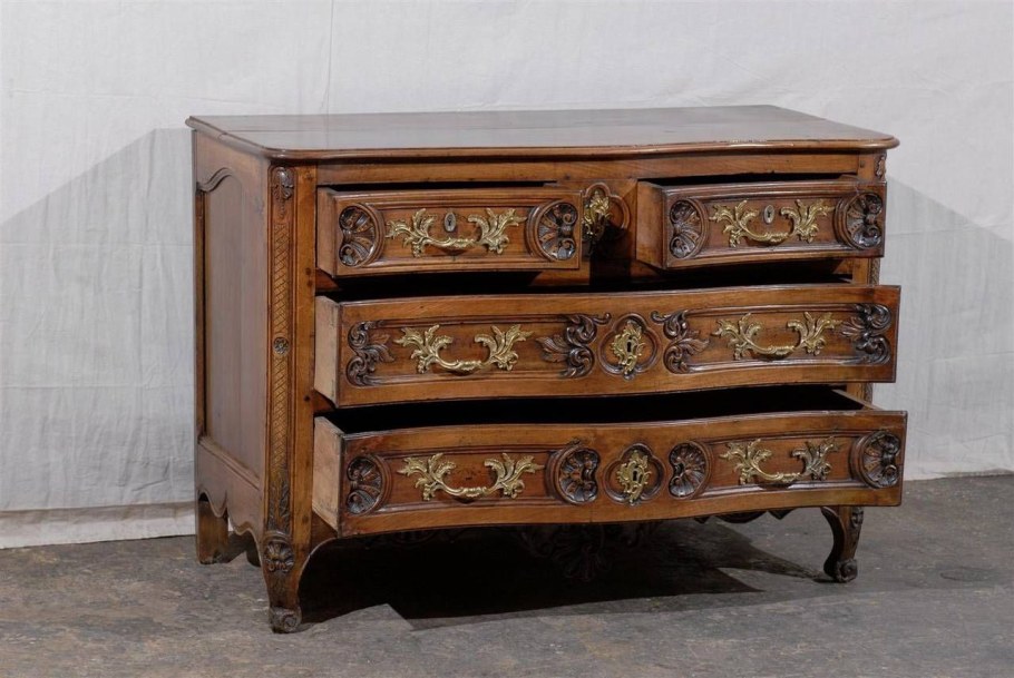 Старинный комод