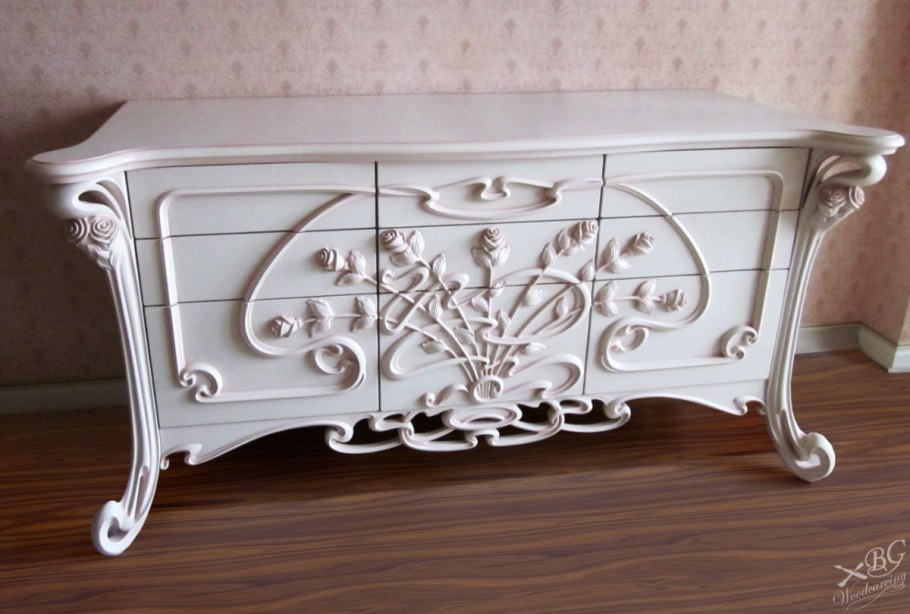 Антикварный резной комод