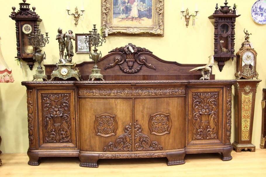 Резной комод из дерева