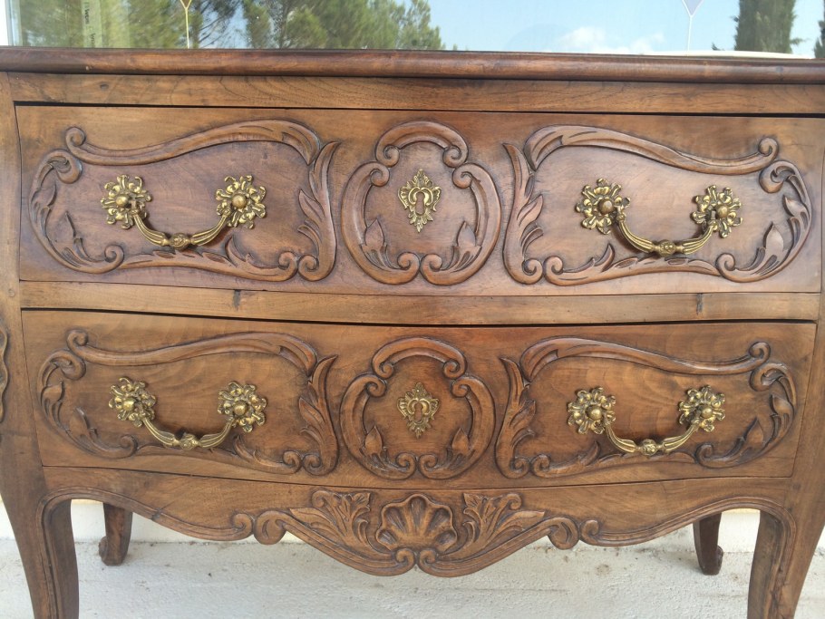 Комоды черные резные