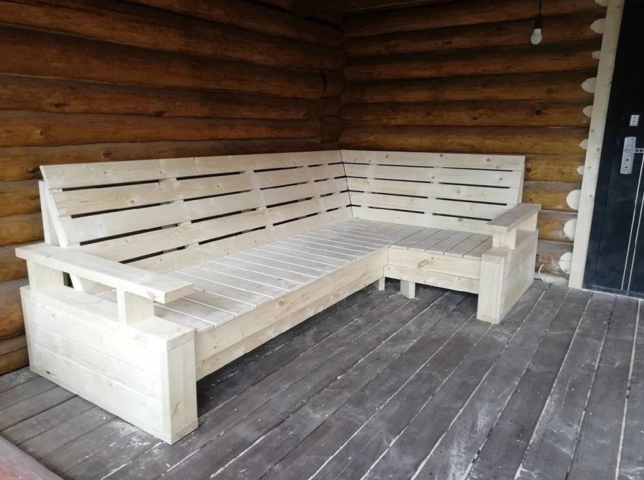 Угловой диван на веранду