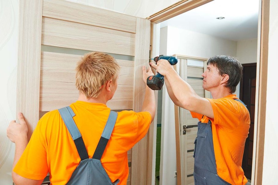 Установщик дверей