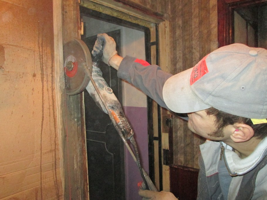 Демонтаж дверей