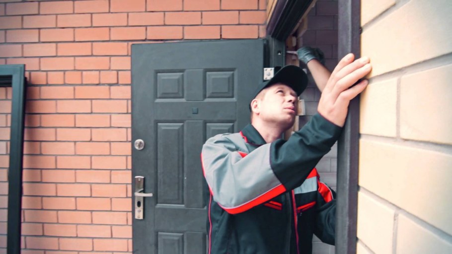 Установщик входных дверей