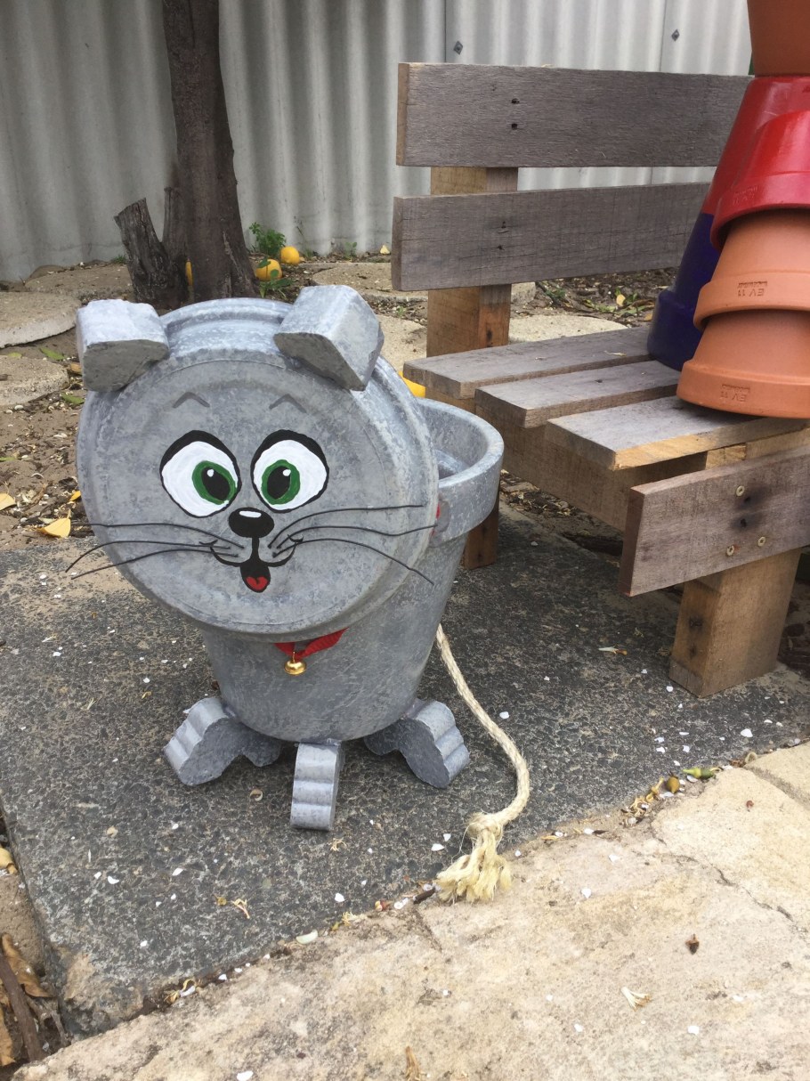 Поделки из кастрюль для сада