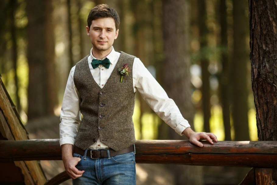 Элайджа в жилетке