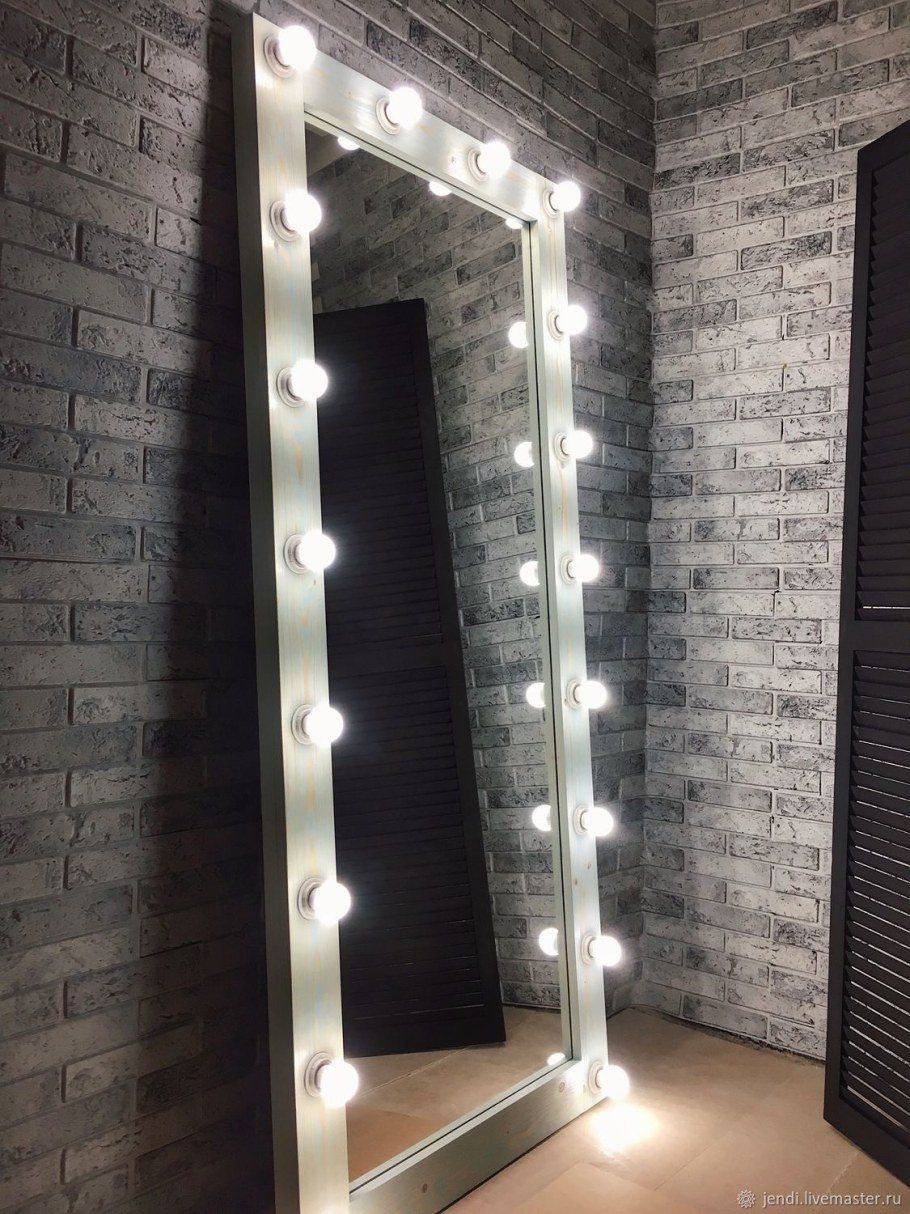 Зеркало напольное с лампочками