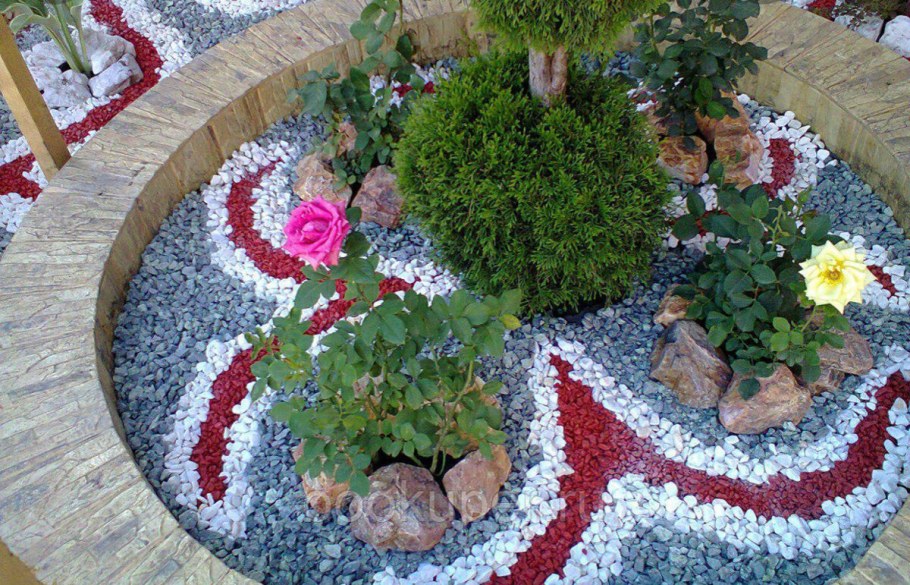 Клумбы из цветного щебня