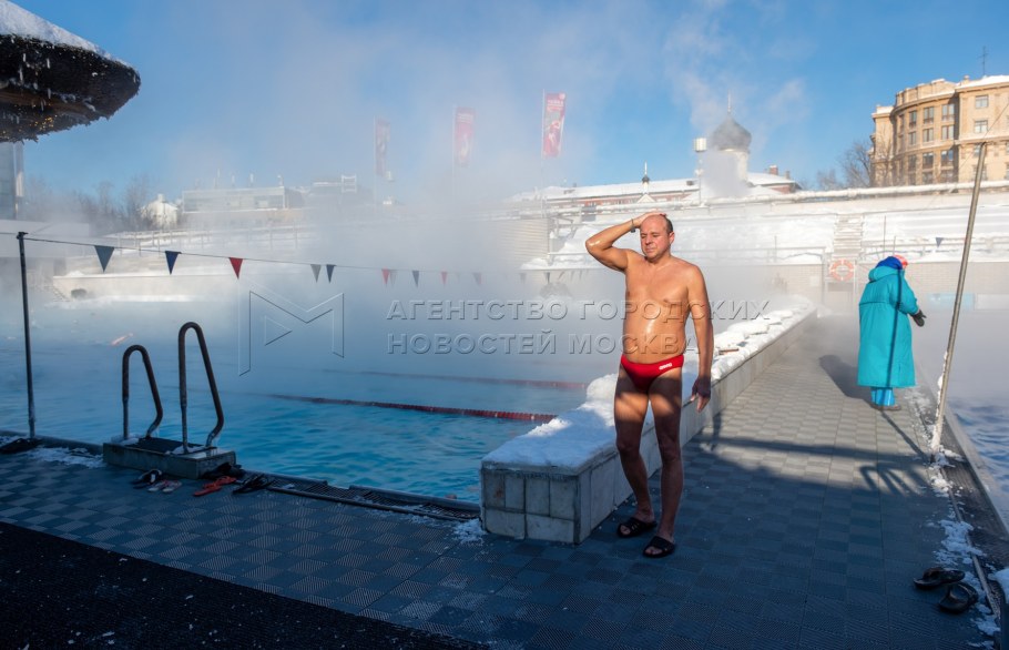 Бассейн Чайка в Москве зимой 2022