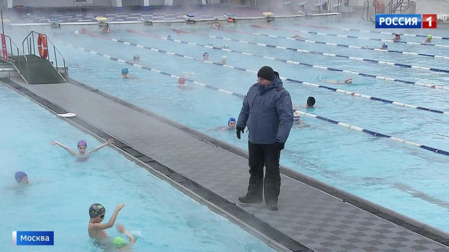 Открытый бассейн Чайка зимой