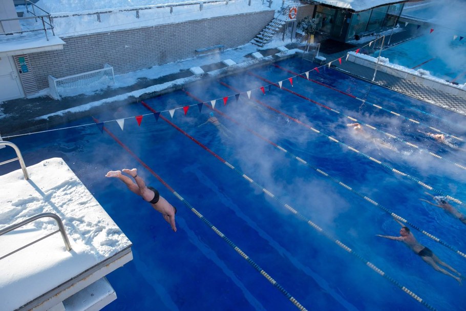 Бассейн Чайка в Москве зимой