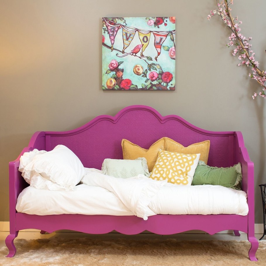 Маленький диван