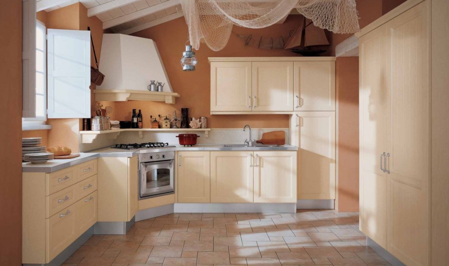 Бежевые стены на кухне